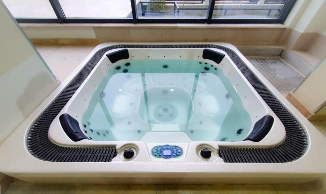 Luxury Suite Alezzi Beach Apartment Piscina Incalzita Sauna Jacuzzi Parking Неводарі Екстер'єр фото